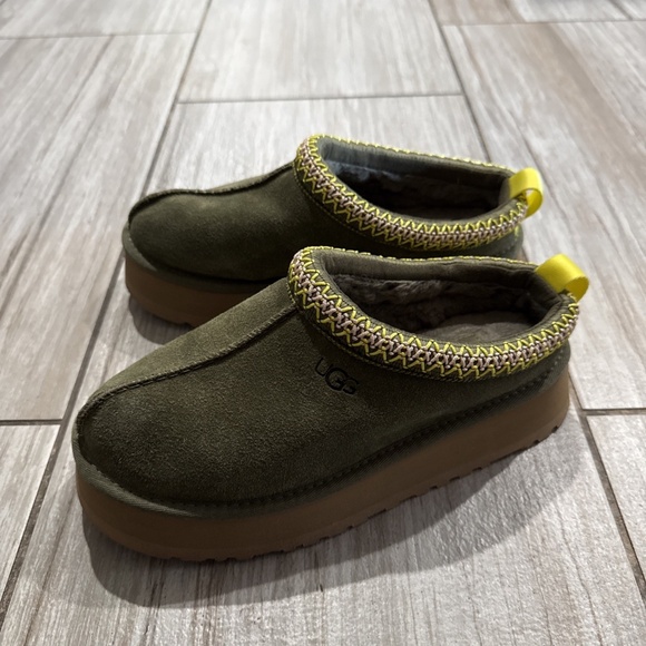 UGG Women's Tazz Slip-On Platform Mule Slippers Burnt Olive Color - Picture 1 of 7